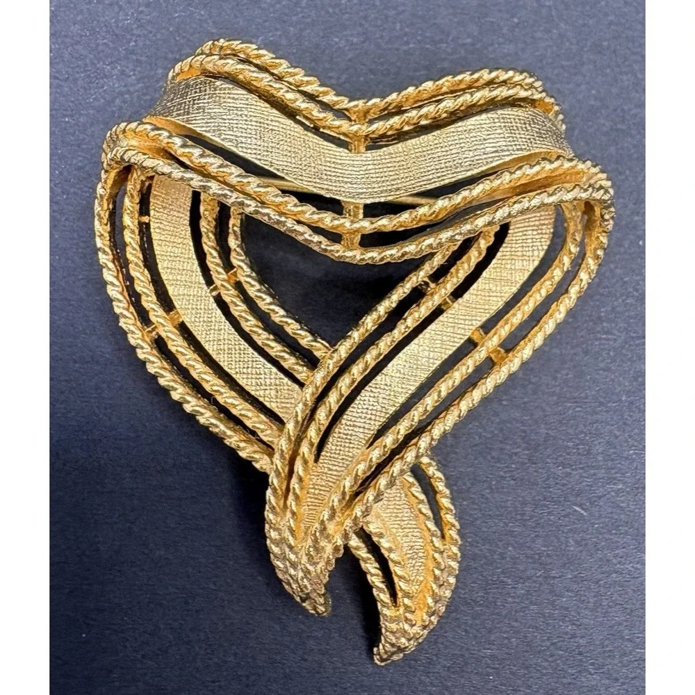 Vintage Lisner Heart Ribbon Bow Filigree Gold Tone Brooch Love Valentines‎ 1.75